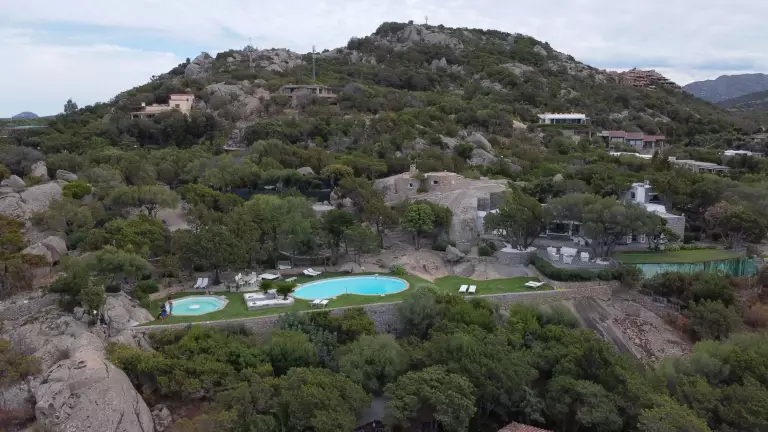 La collina della Cava del Tom sopra Porto Rotondo