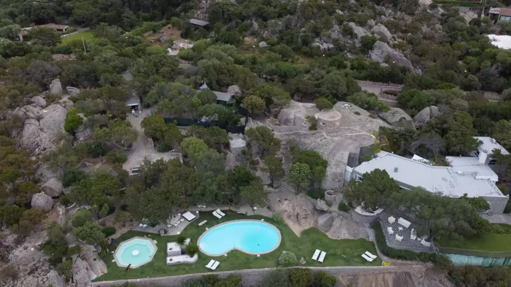 Il giardino di oltre un ettaro visto dall'alto